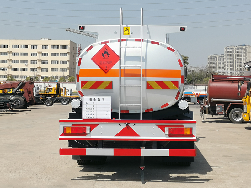 東風(fēng)錦程10噸運(yùn)油車(chē)